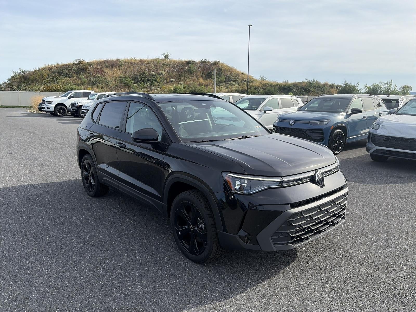 2027 Volkswagen Taos SE Black 4MOTION