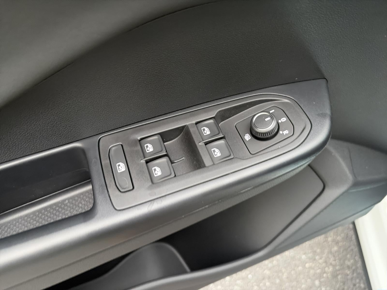 2027 Volkswagen Taos SE Black FWD