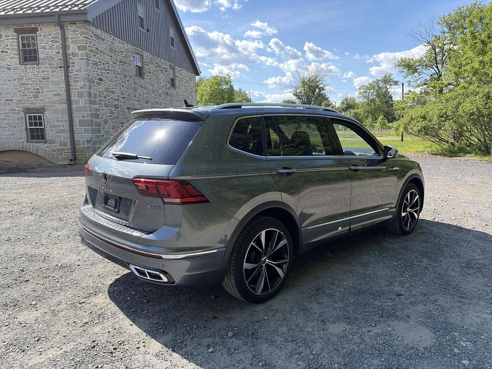 2022 Volkswagen Tiguan 2.0T SEL R-Line 4MOTION