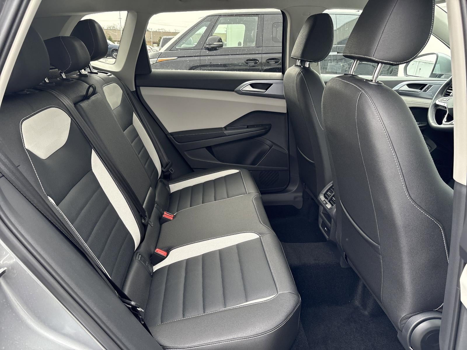 2025 Volkswagen Taos SEL 4MOTION