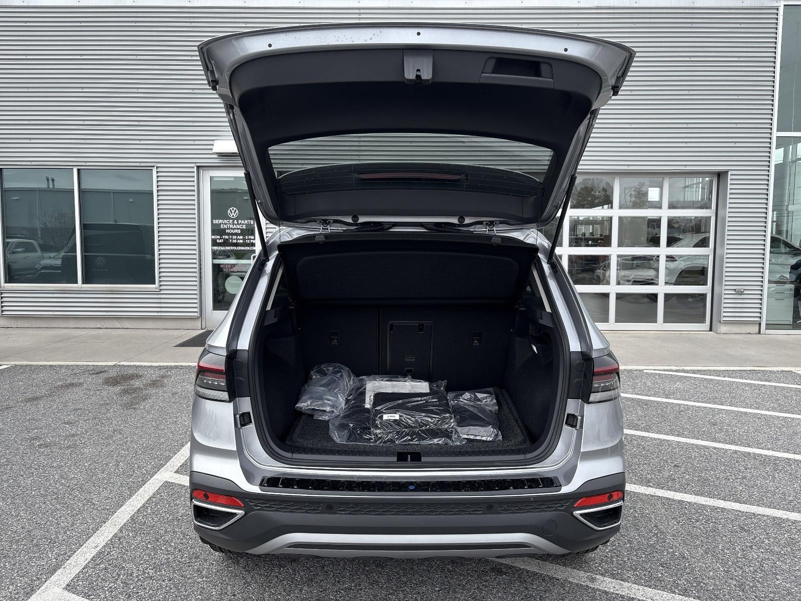 2025 Volkswagen Taos SEL 4MOTION