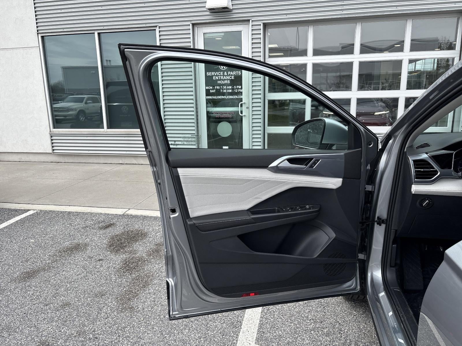 2025 Volkswagen Taos SEL 4MOTION