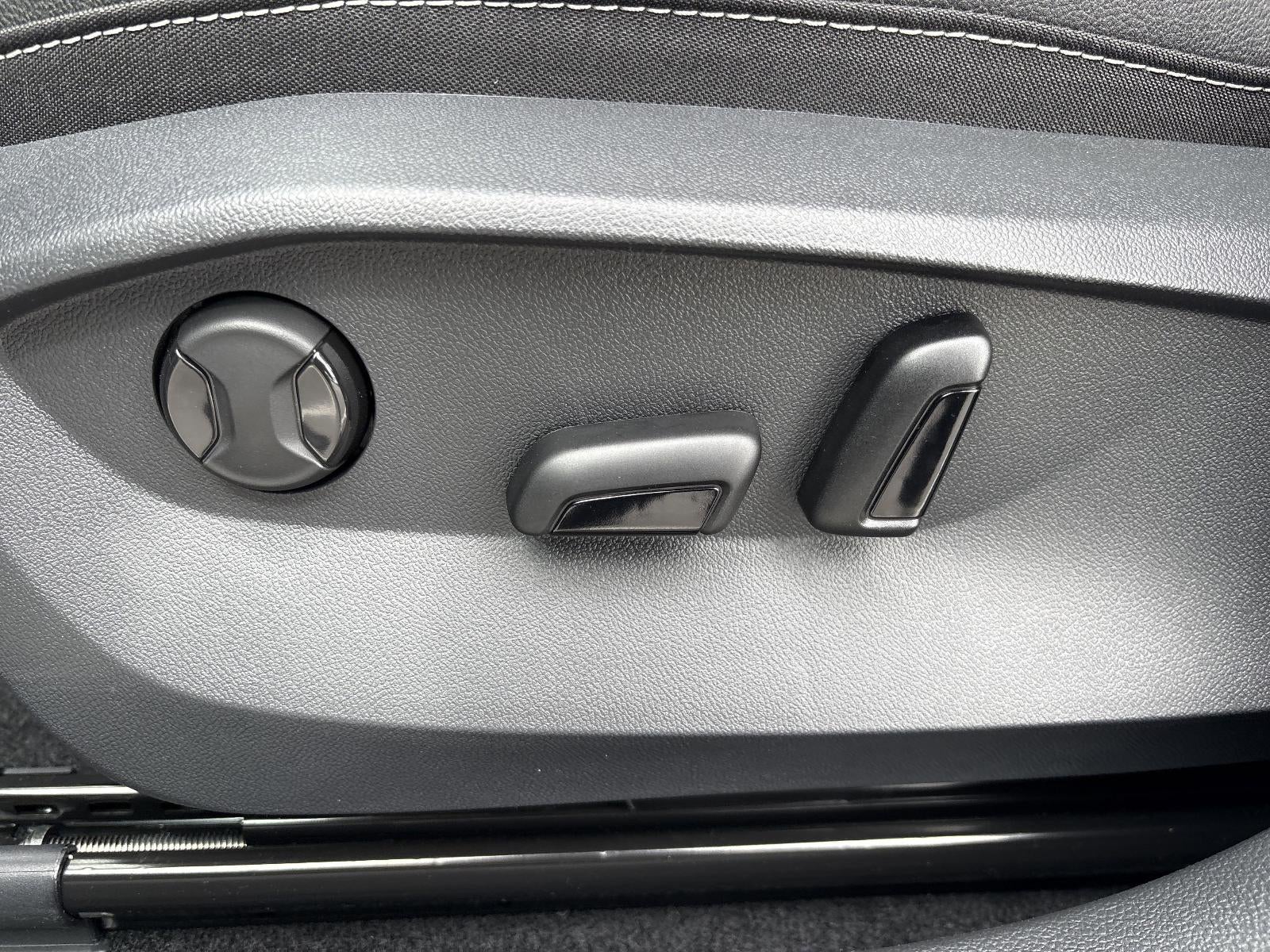 2025 Volkswagen Taos SEL 4MOTION