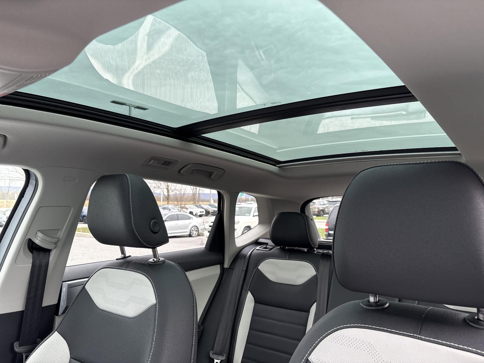 2025 Volkswagen Taos SEL 4MOTION