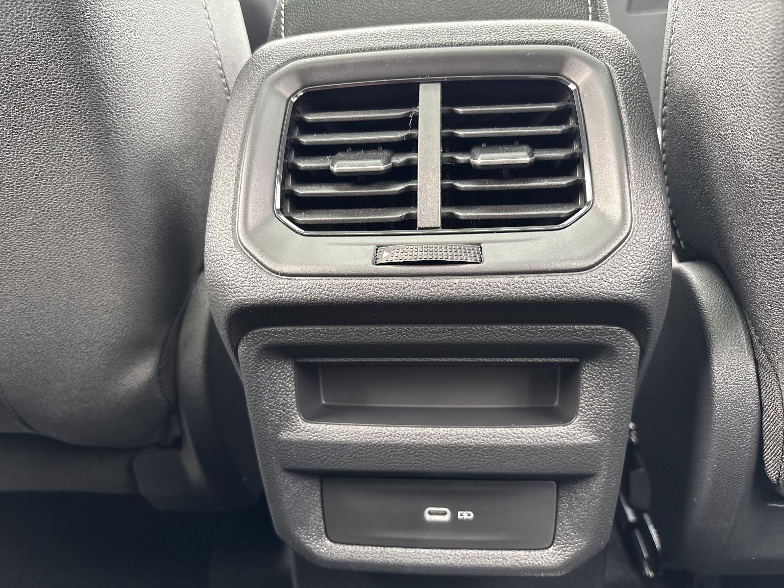 2025 Volkswagen Taos SEL 4MOTION