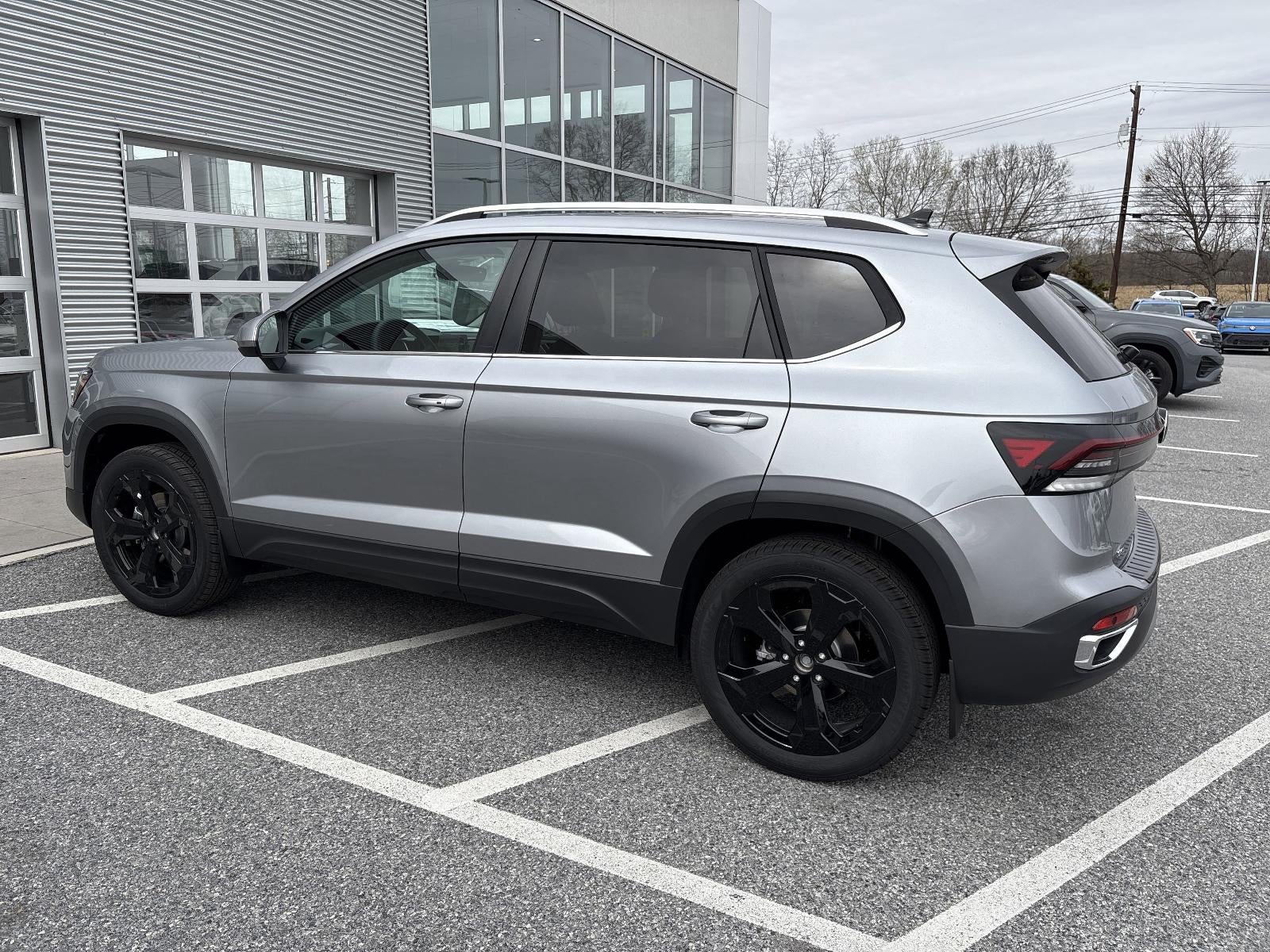 2025 Volkswagen Taos SEL 4MOTION