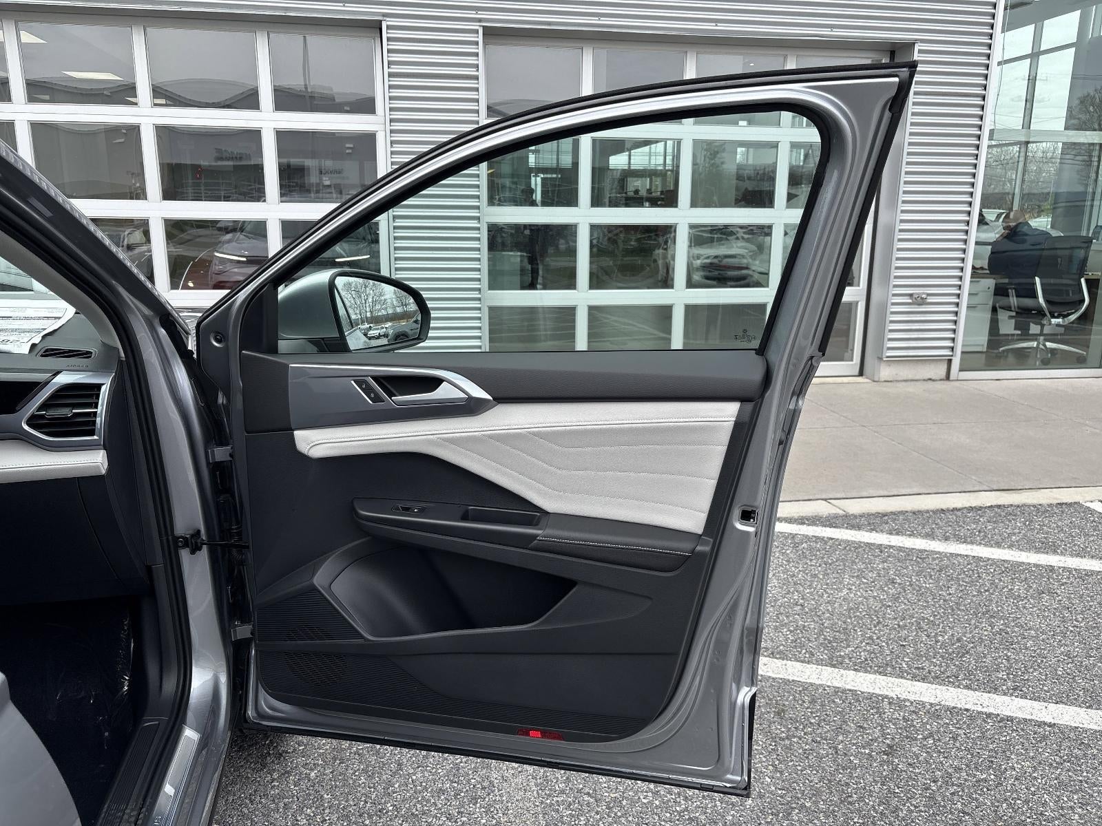 2025 Volkswagen Taos SEL 4MOTION