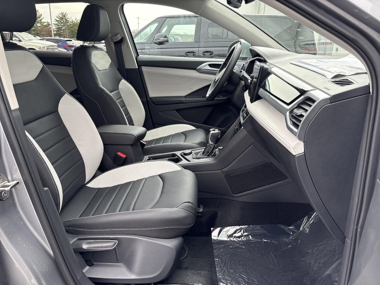 2025 Volkswagen Taos SEL 4MOTION