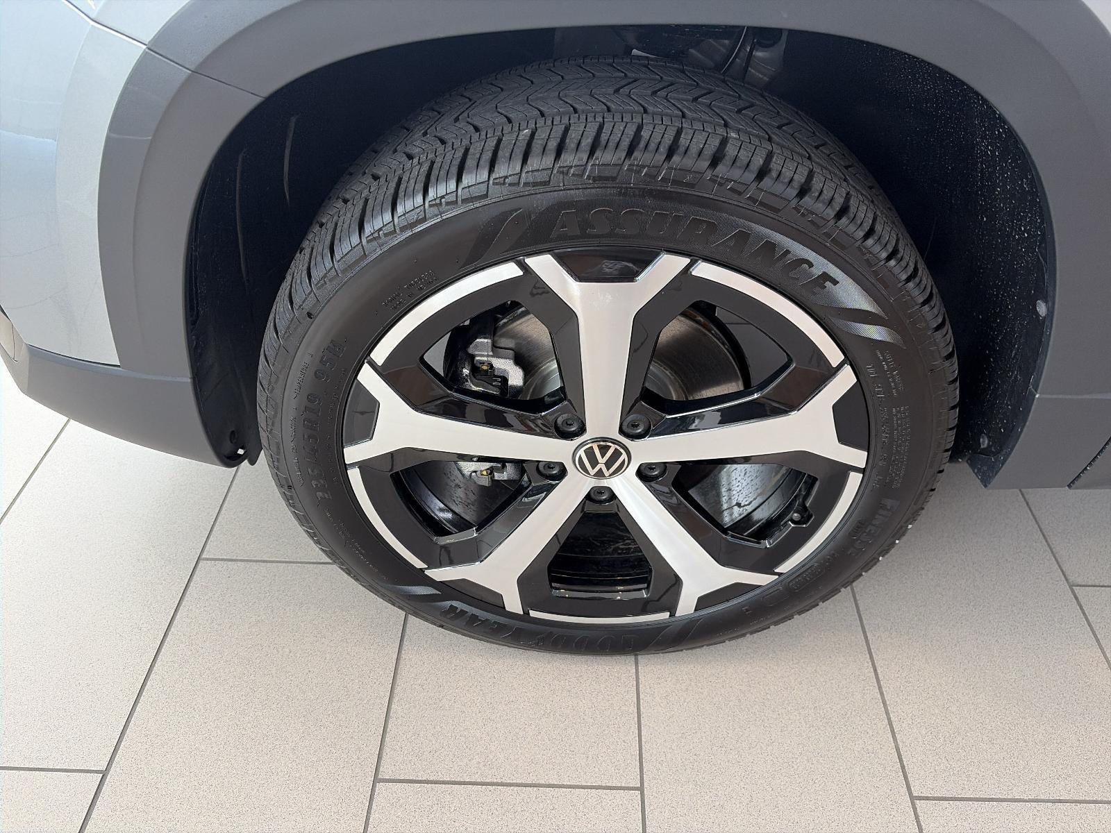 2026 Volkswagen Taos SEL 4MOTION
