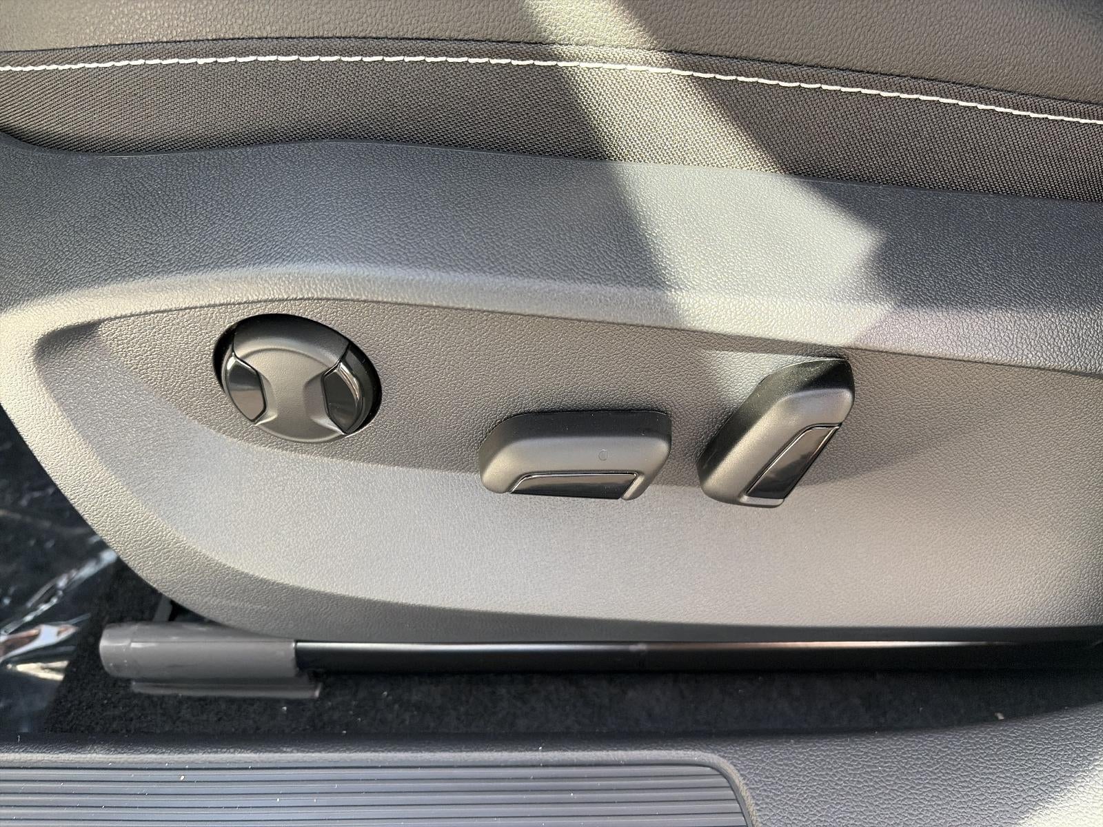 2027 Volkswagen Taos SEL 4MOTION