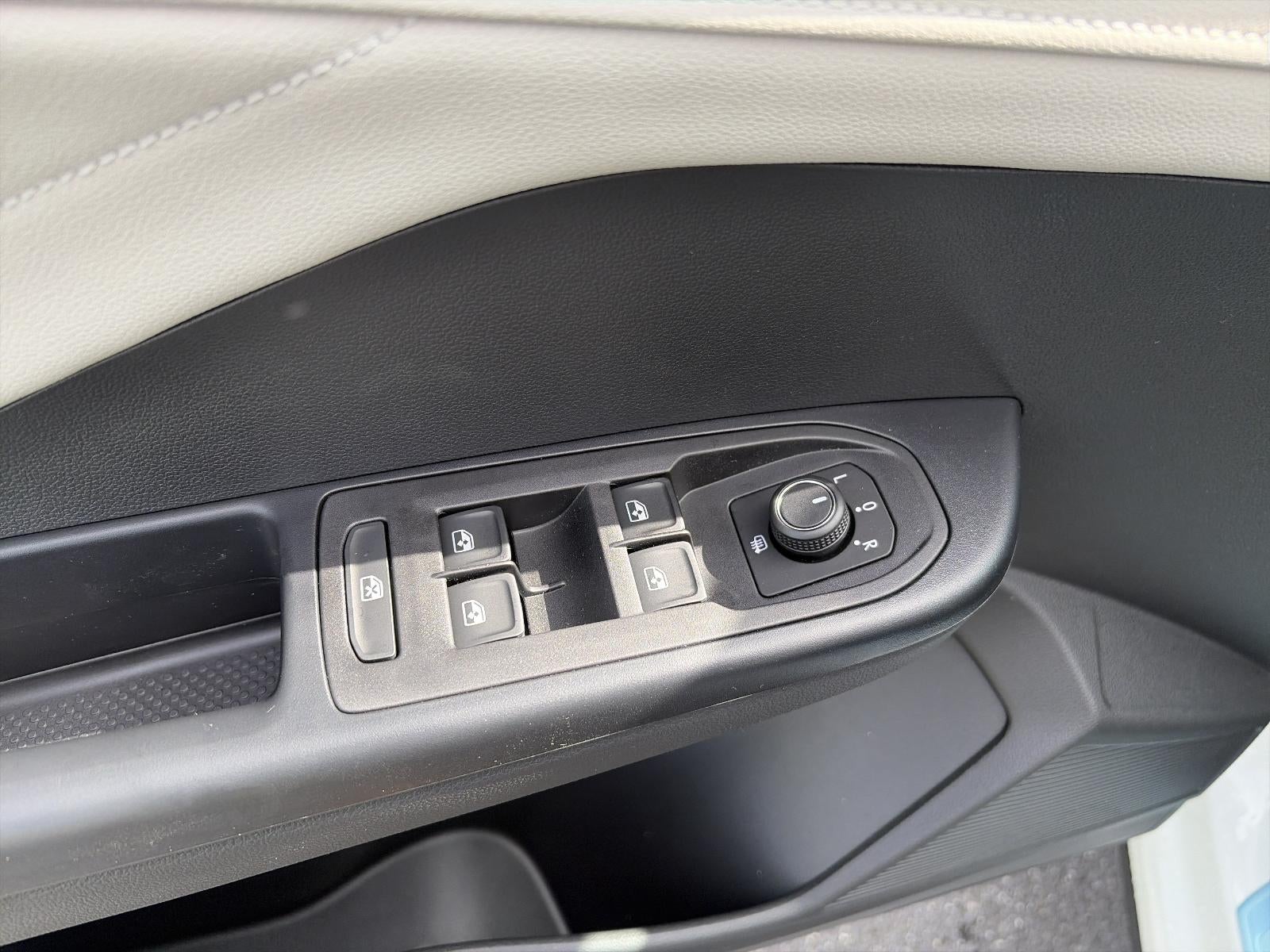2027 Volkswagen Taos SEL 4MOTION