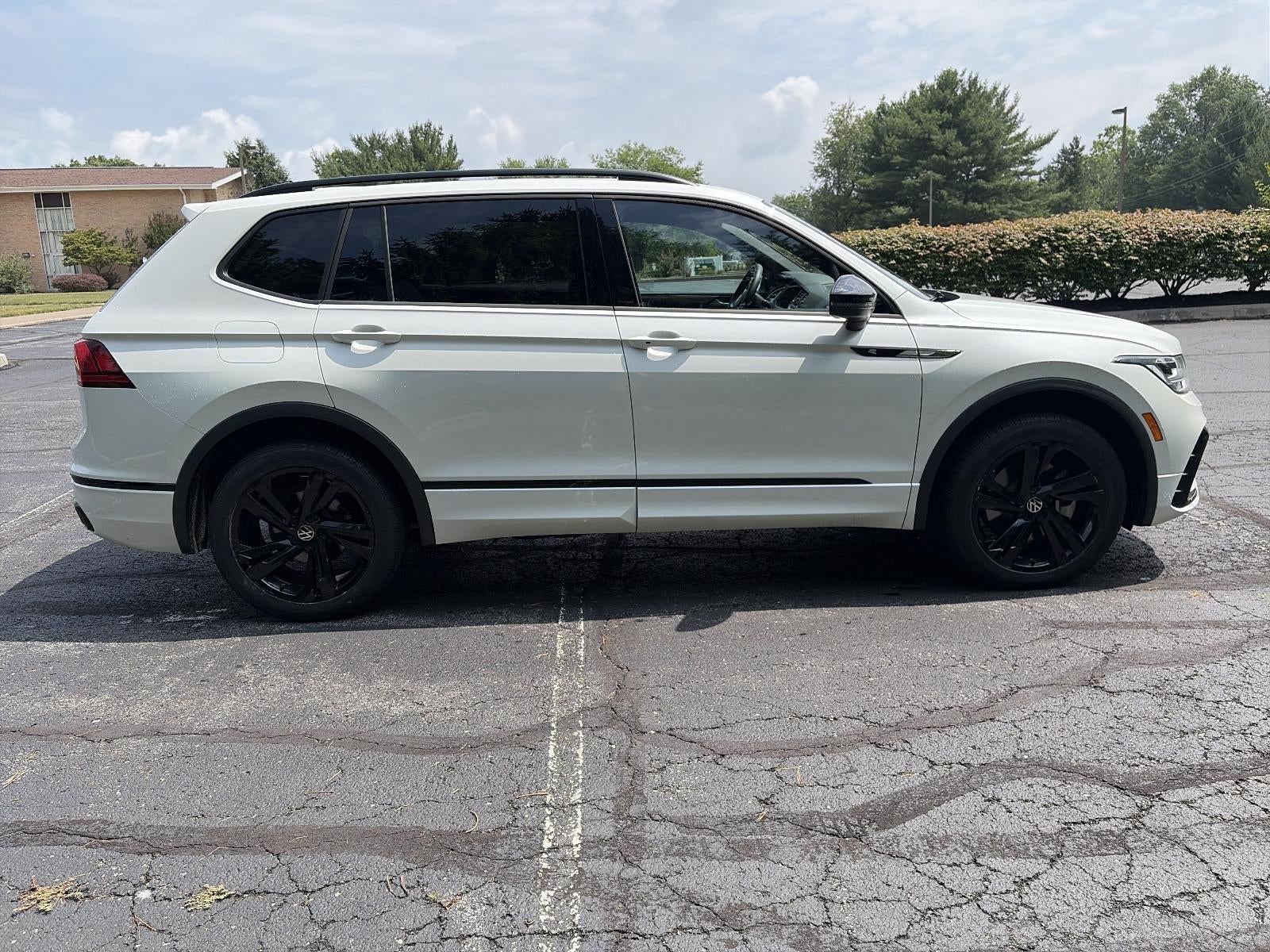 2023 Volkswagen Tiguan 2.0T SE R-Line Black 4MOTION