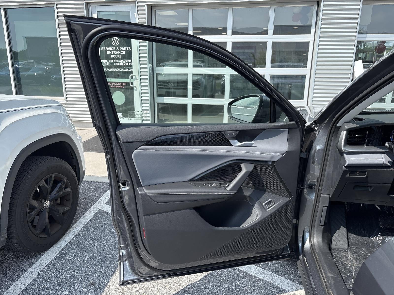 2025 Volkswagen Tiguan 2.0T SE 4MOTION