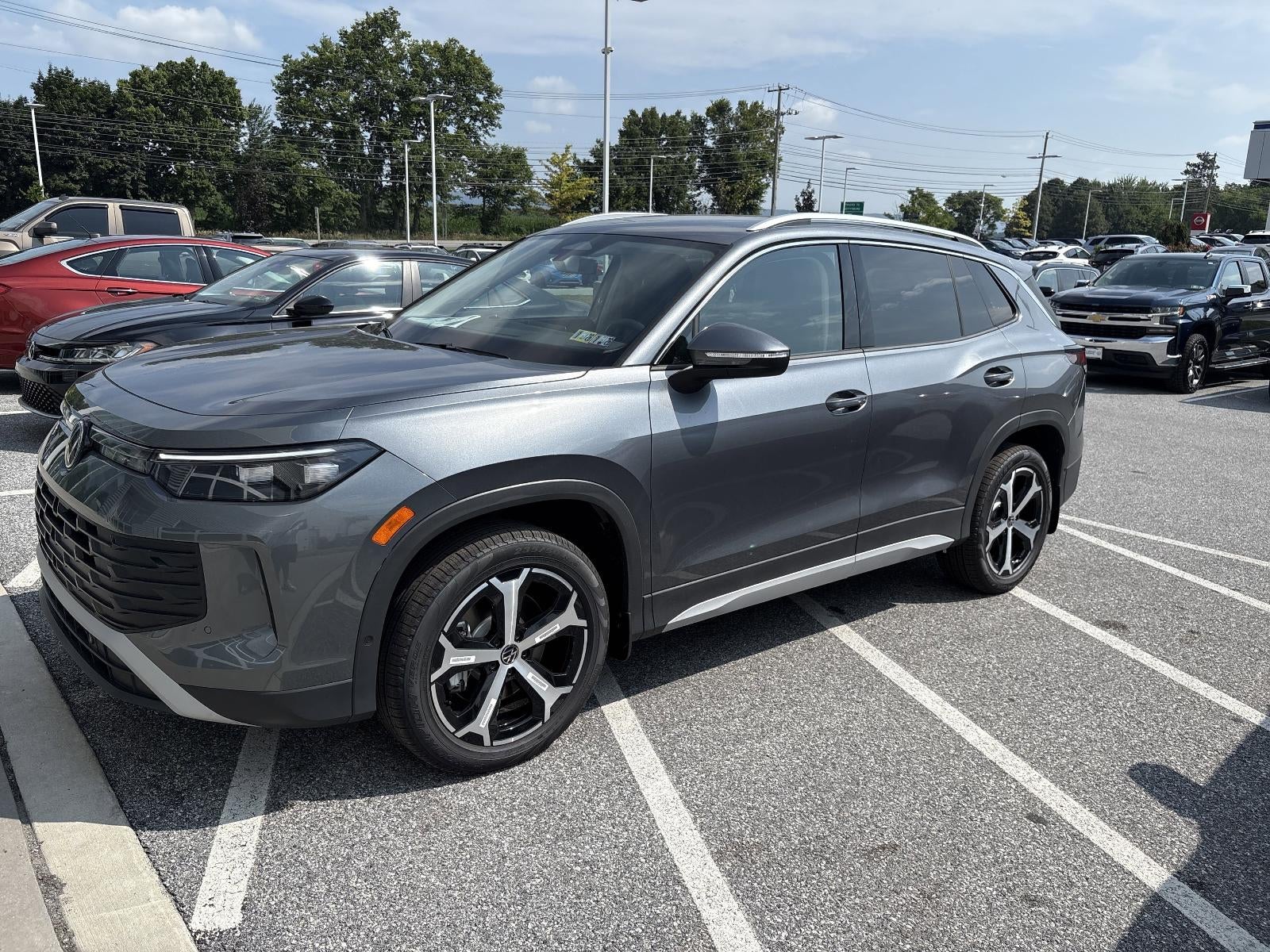 2025 Volkswagen Tiguan 2.0T SE 4MOTION