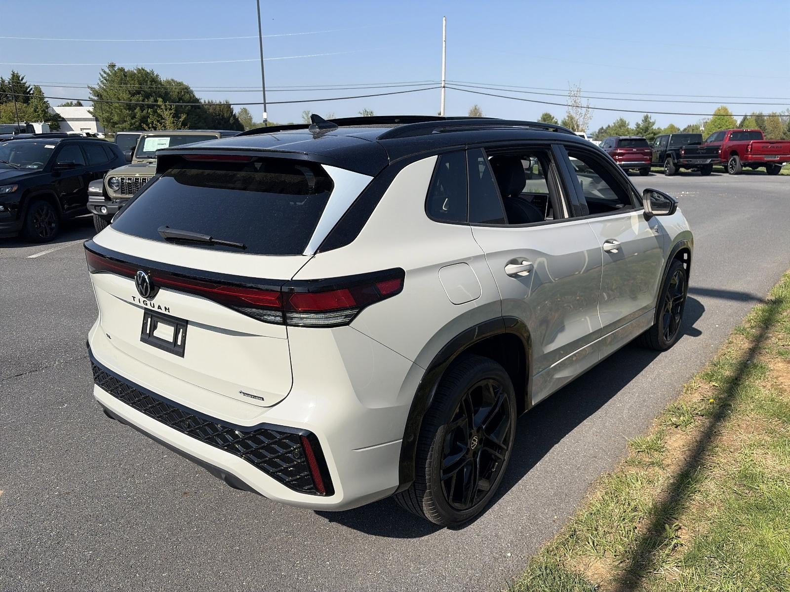 2026 Volkswagen Tiguan SE R-Line Black 4MOTION