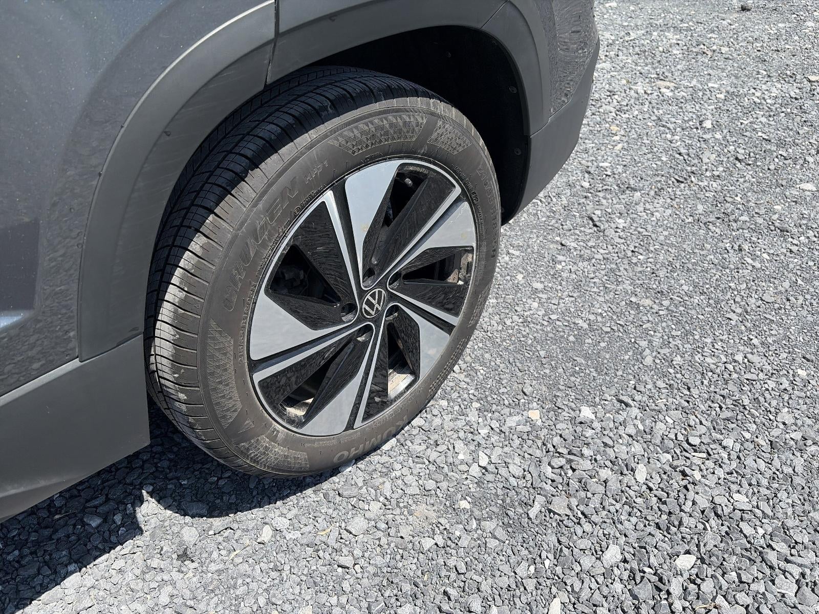 2025 Volkswagen Taos SE 4MOTION