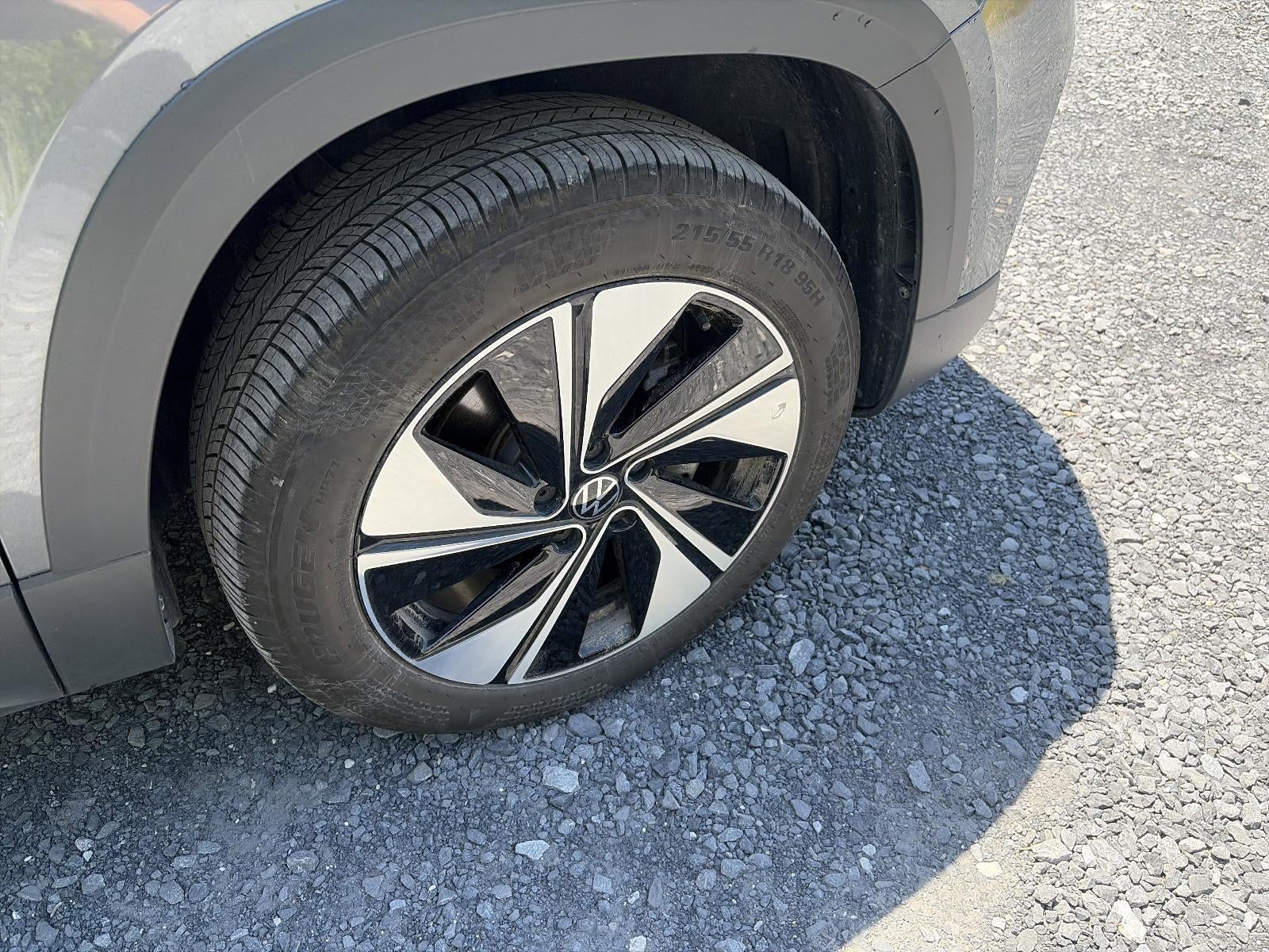 2025 Volkswagen Taos SE 4MOTION