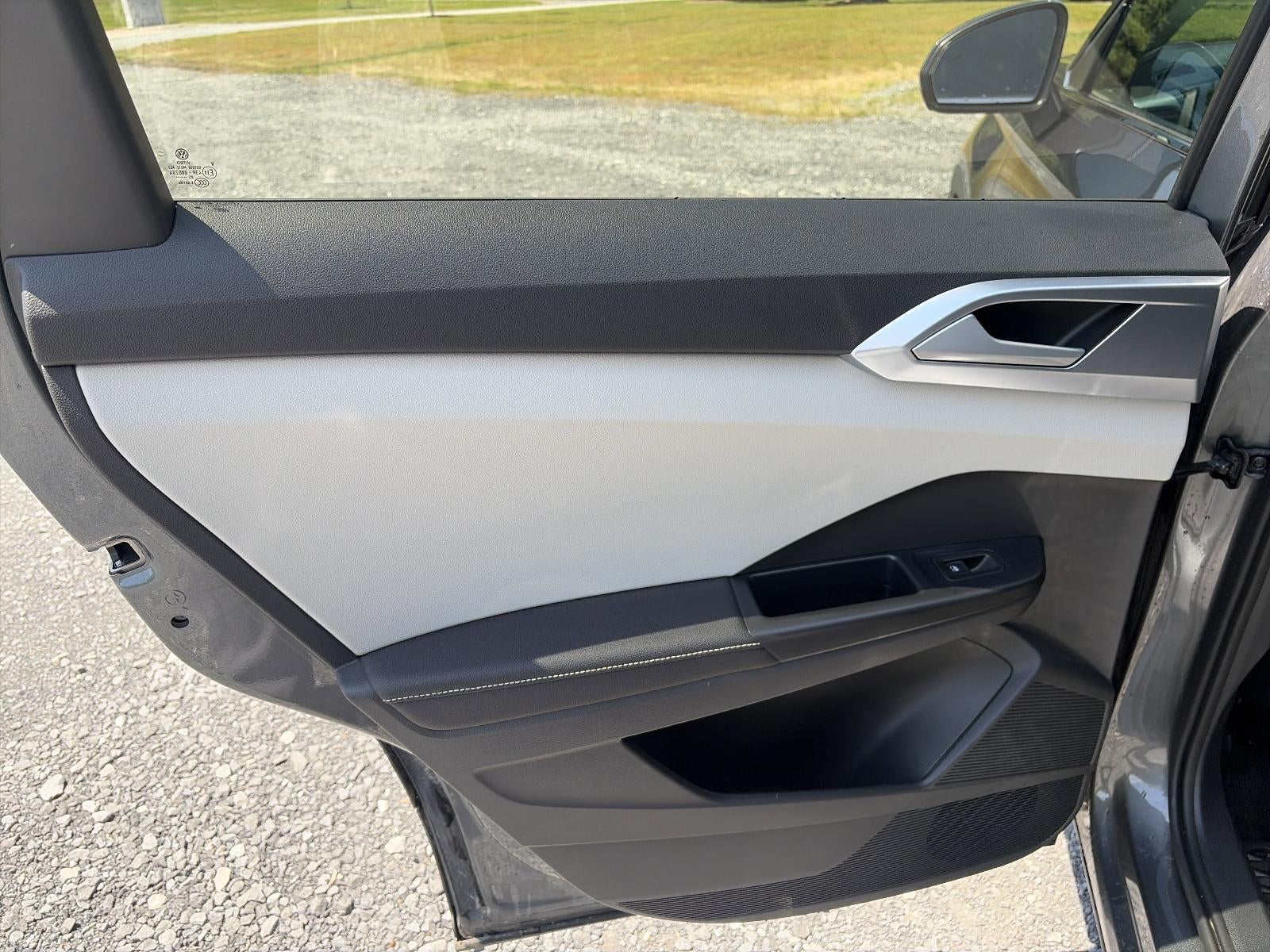 2025 Volkswagen Taos SE 4MOTION