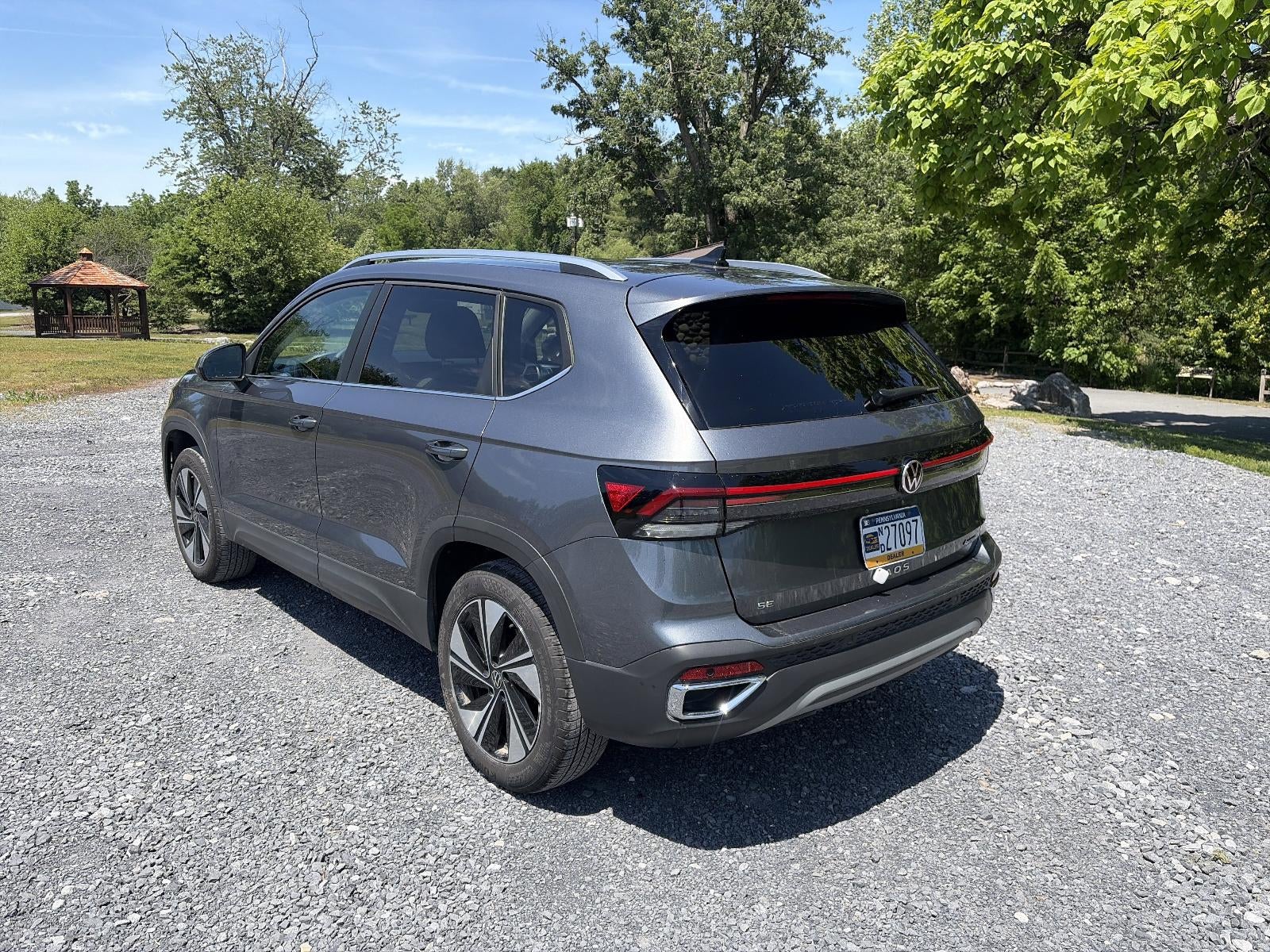 2025 Volkswagen Taos SE 4MOTION