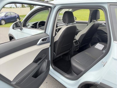2026 Volkswagen Taos SE 4MOTION