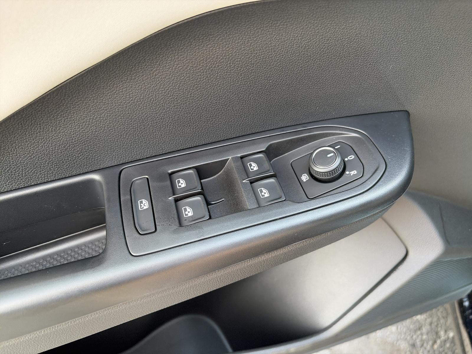 2026 Volkswagen Taos SE 4MOTION