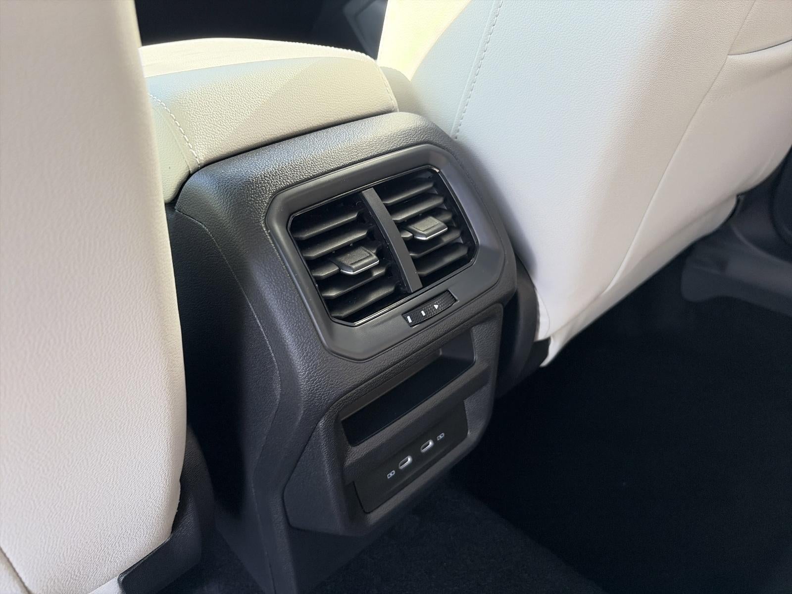 2026 Volkswagen Taos SE 4MOTION