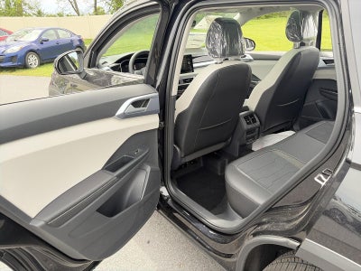 2026 Volkswagen Taos SE 4MOTION