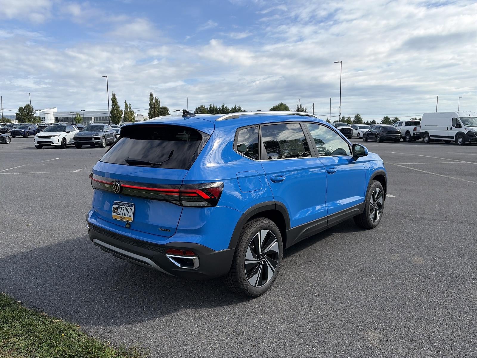 2027 Volkswagen Taos SE 4MOTION