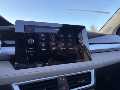 2027 Volkswagen Taos SE 4MOTION