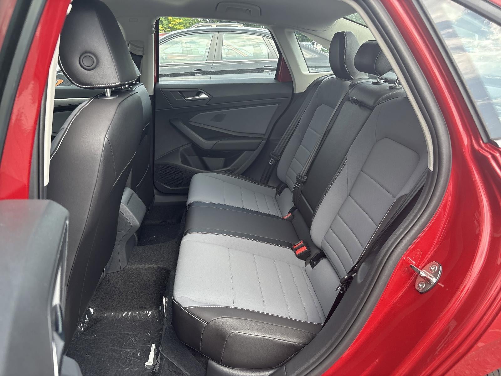 2025 Volkswagen Jetta SE Auto