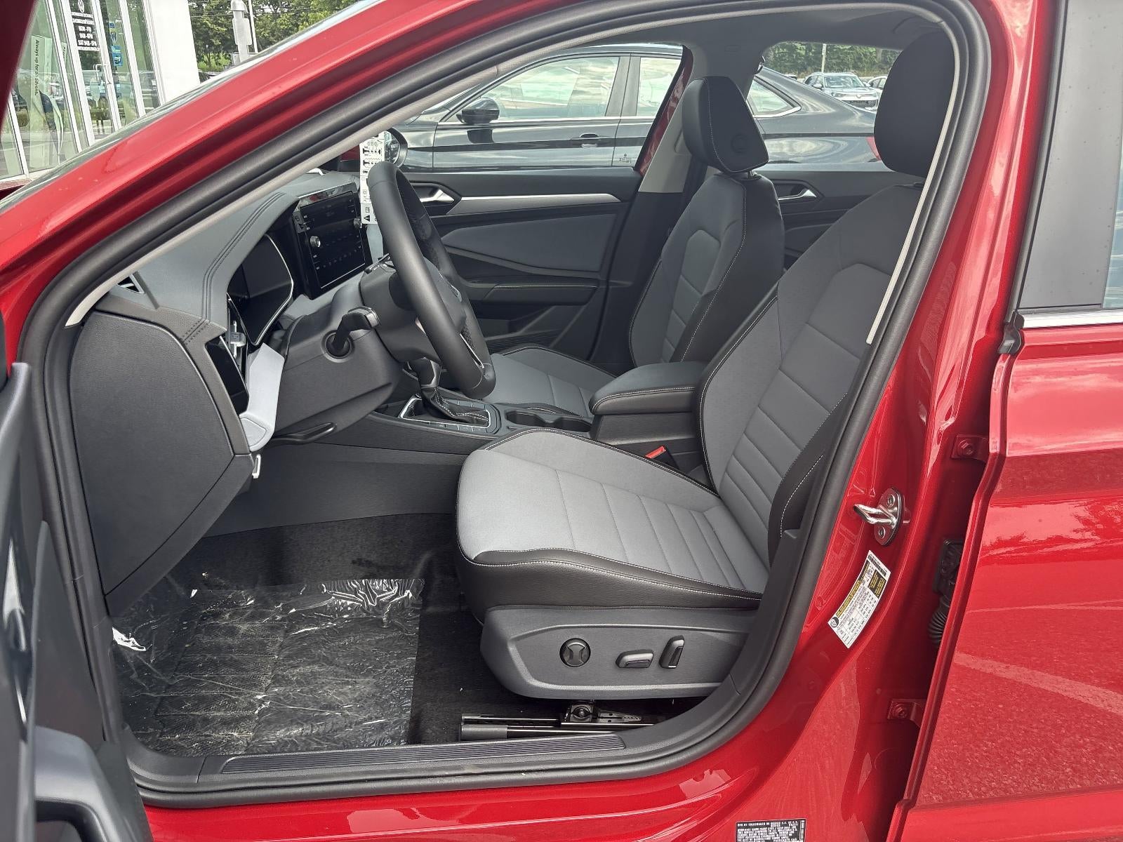 2025 Volkswagen Jetta SE Auto