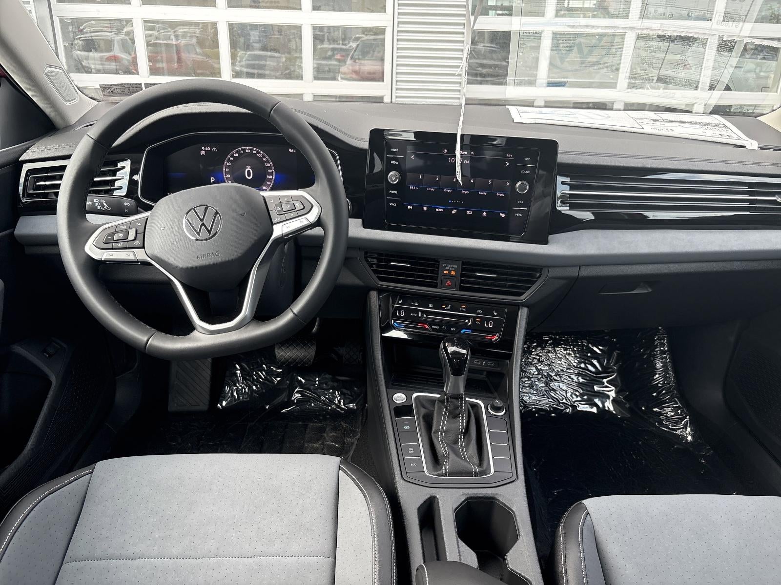 2025 Volkswagen Jetta SE Auto