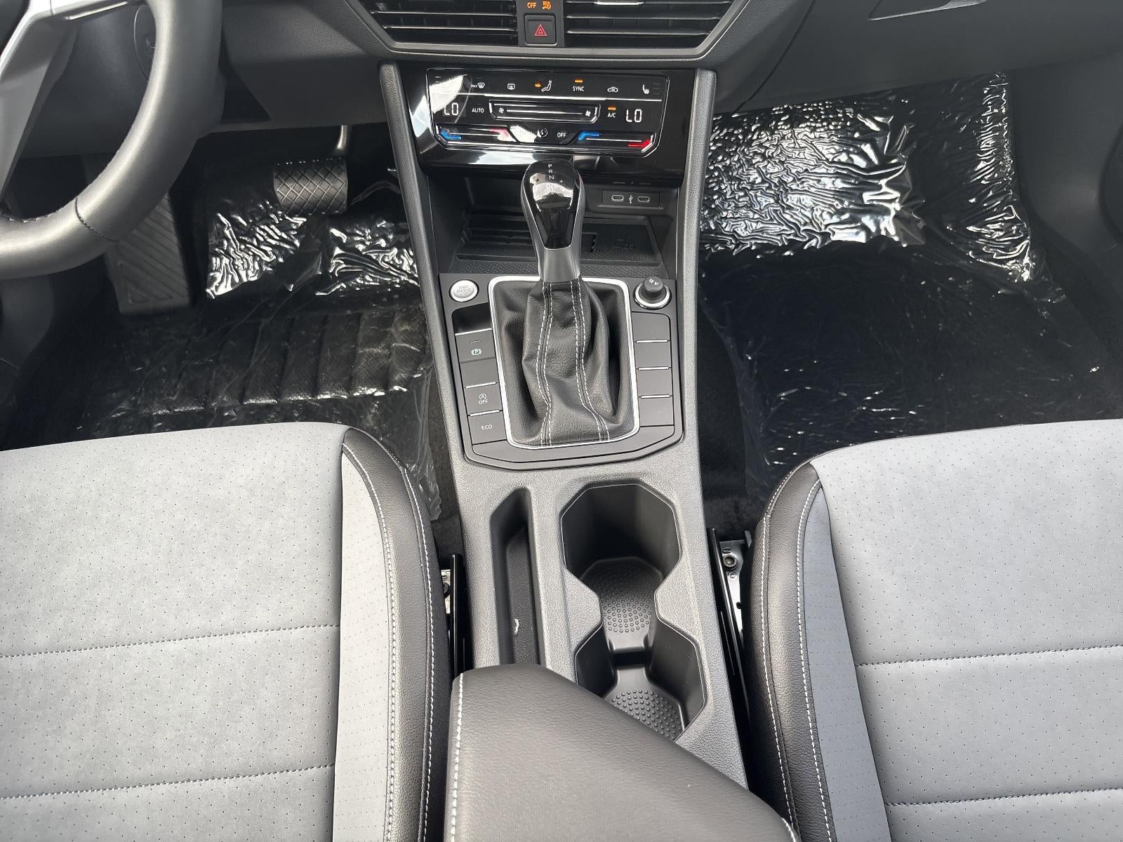 2025 Volkswagen Jetta SE Auto