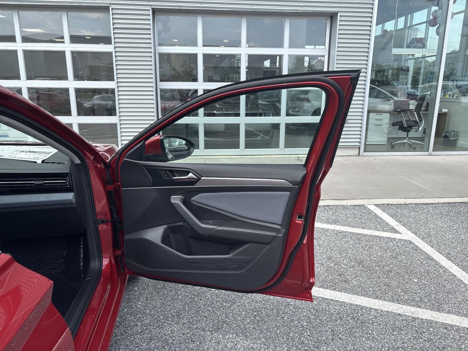 2025 Volkswagen Jetta SE Auto