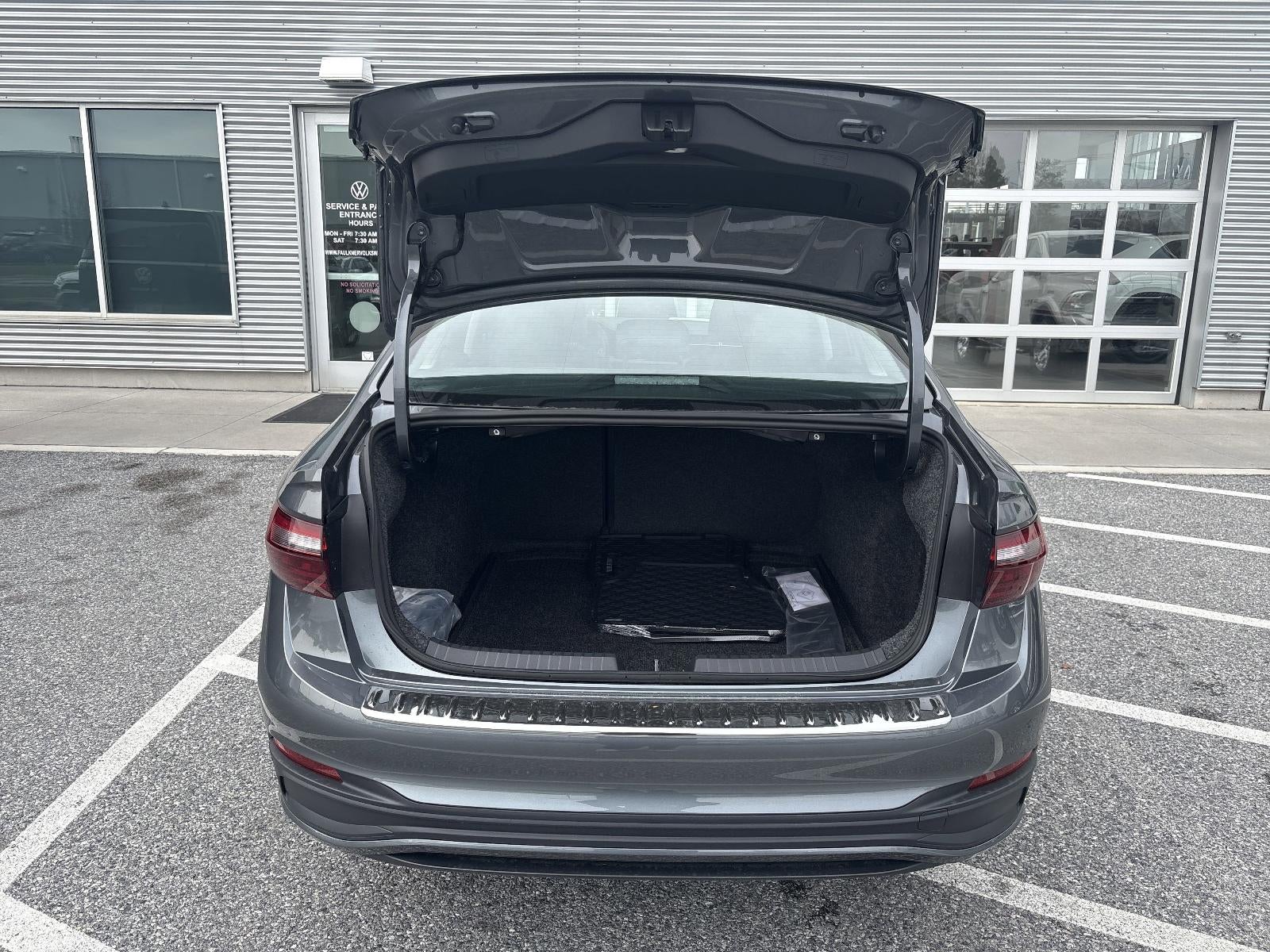 2025 Volkswagen Jetta SE Auto