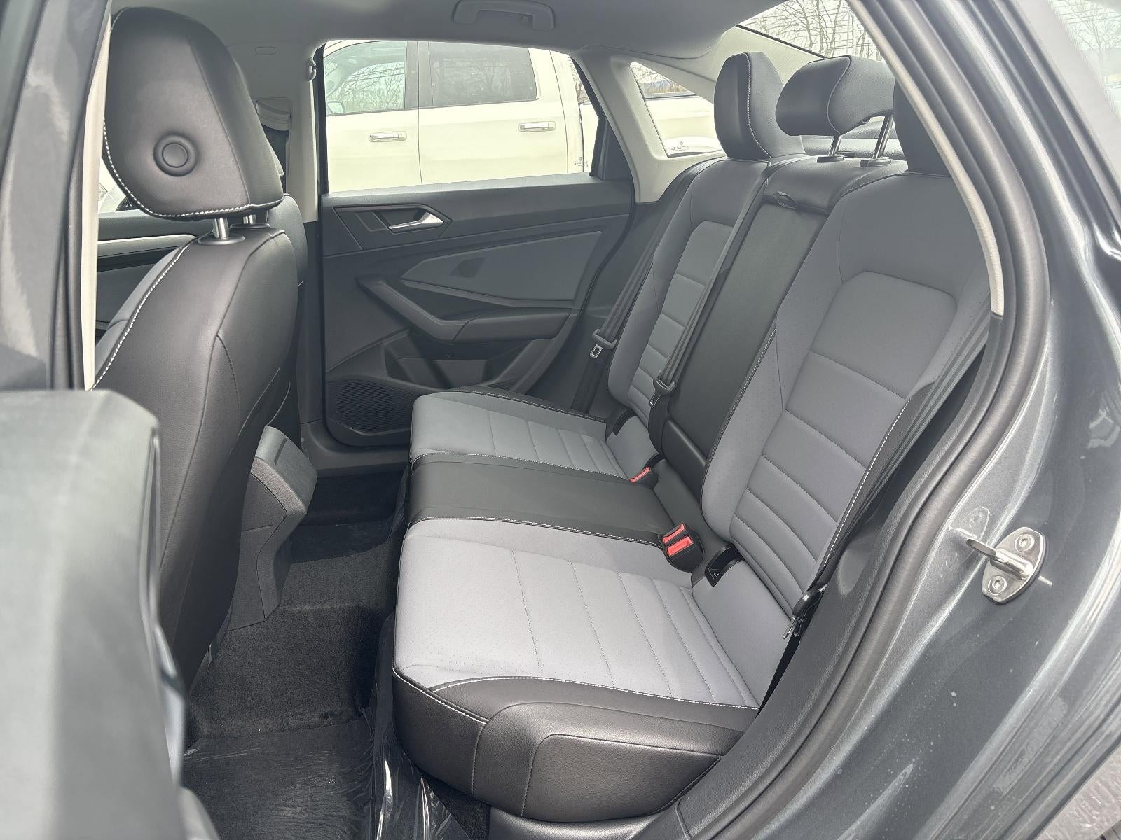 2025 Volkswagen Jetta SE Auto