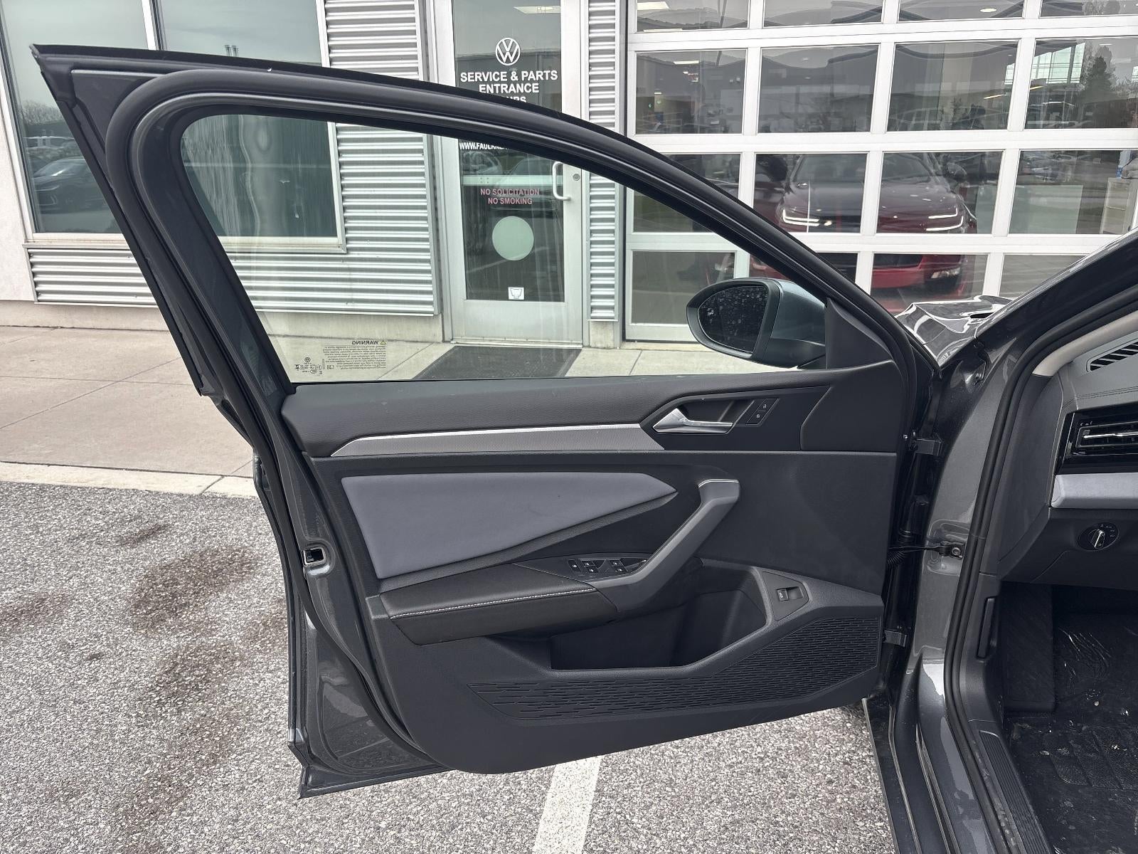 2025 Volkswagen Jetta SE Auto