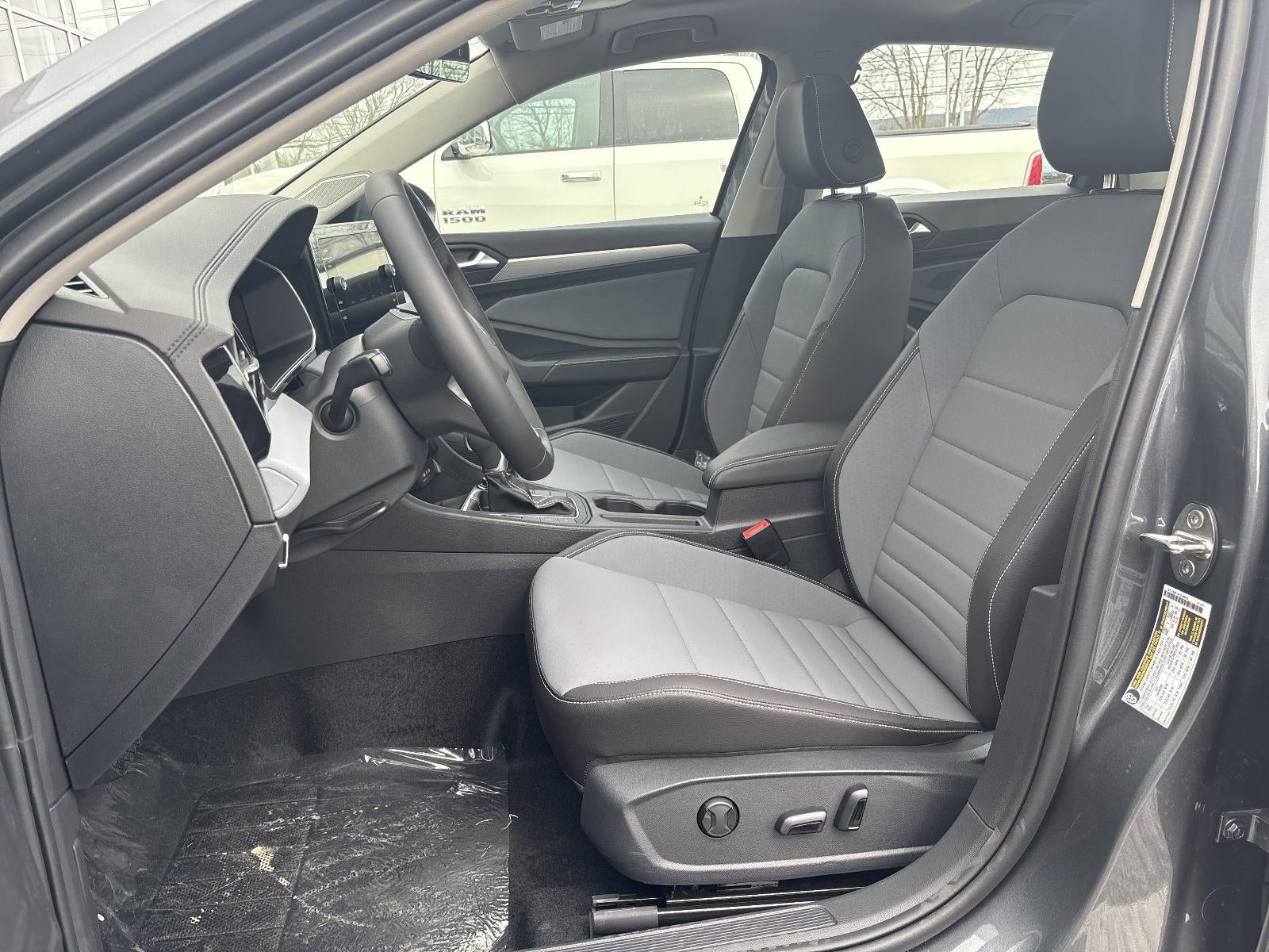 2025 Volkswagen Jetta SE Auto