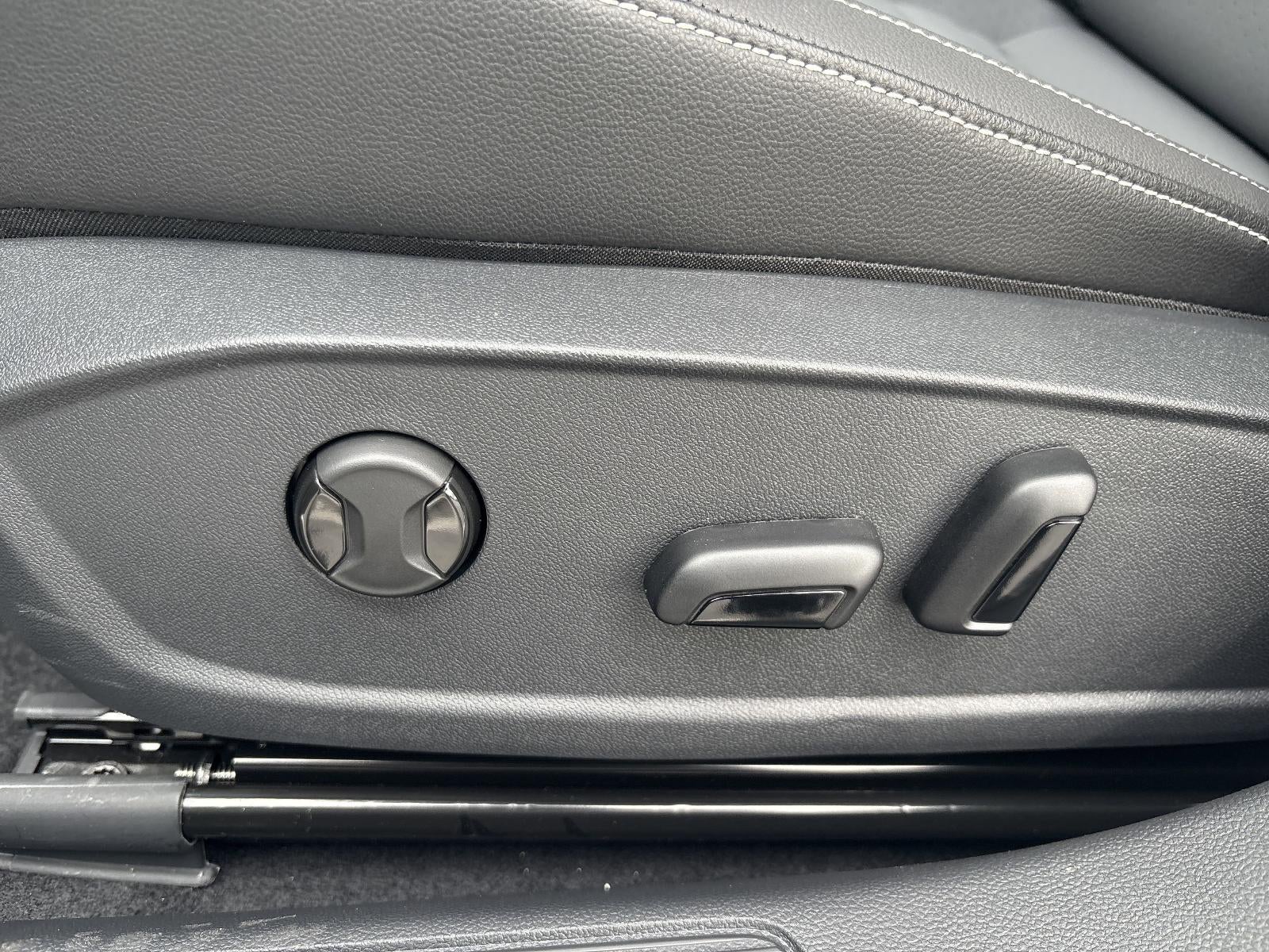 2025 Volkswagen Jetta SE Auto