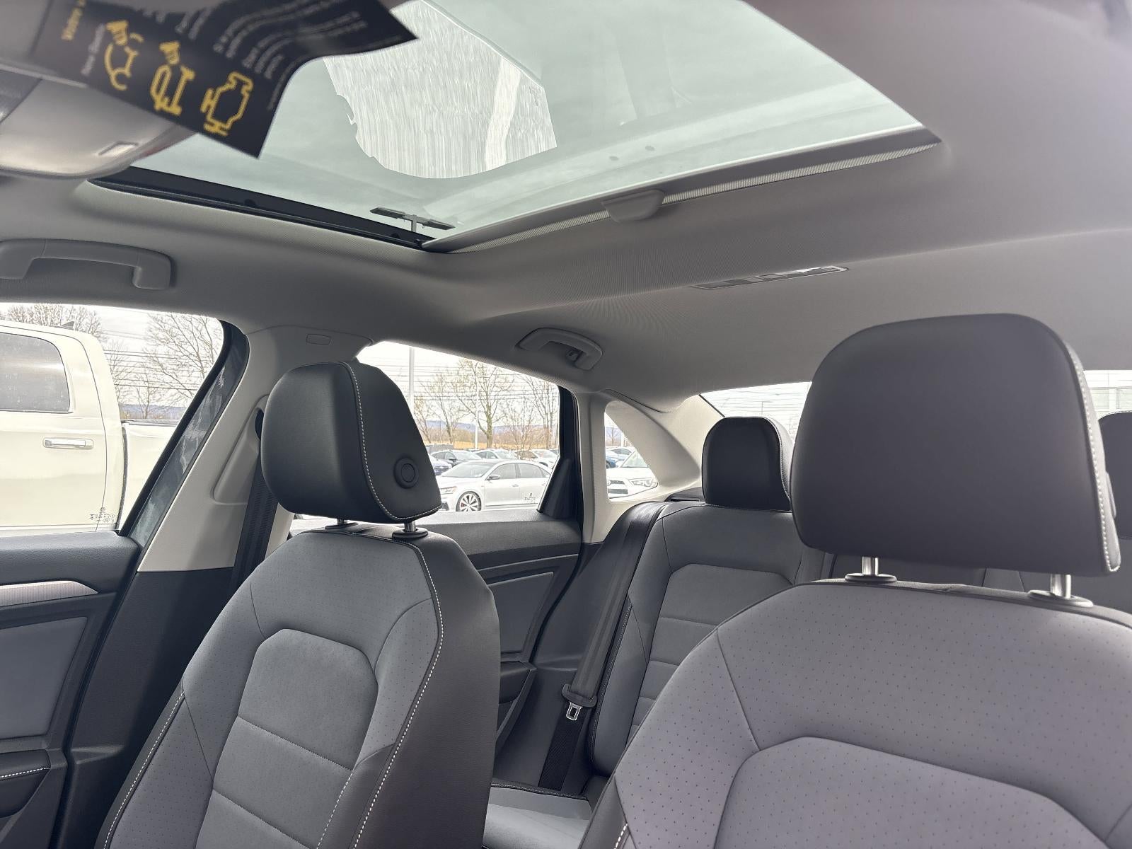 2025 Volkswagen Jetta SE Auto
