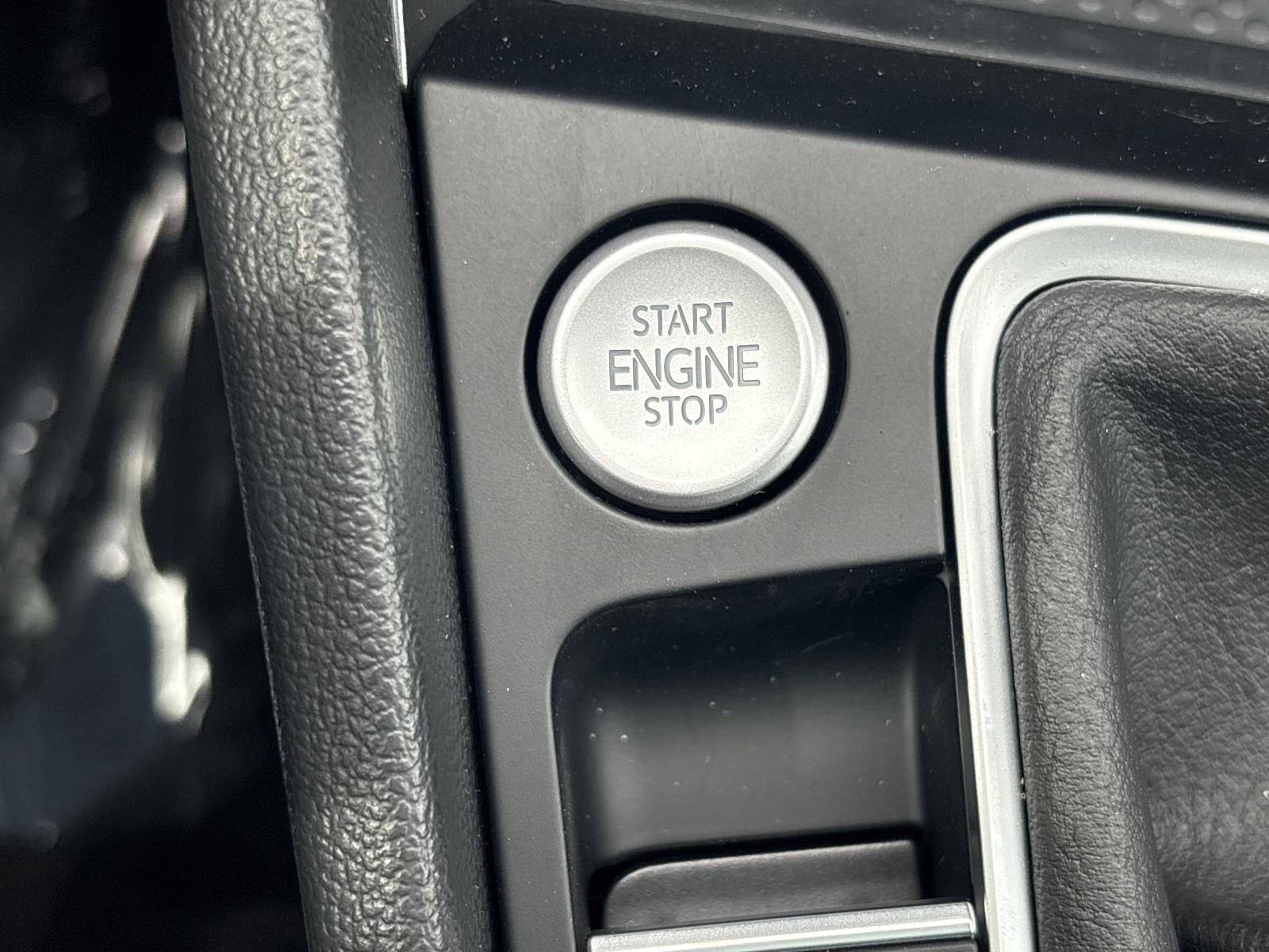 2025 Volkswagen Jetta SE Auto