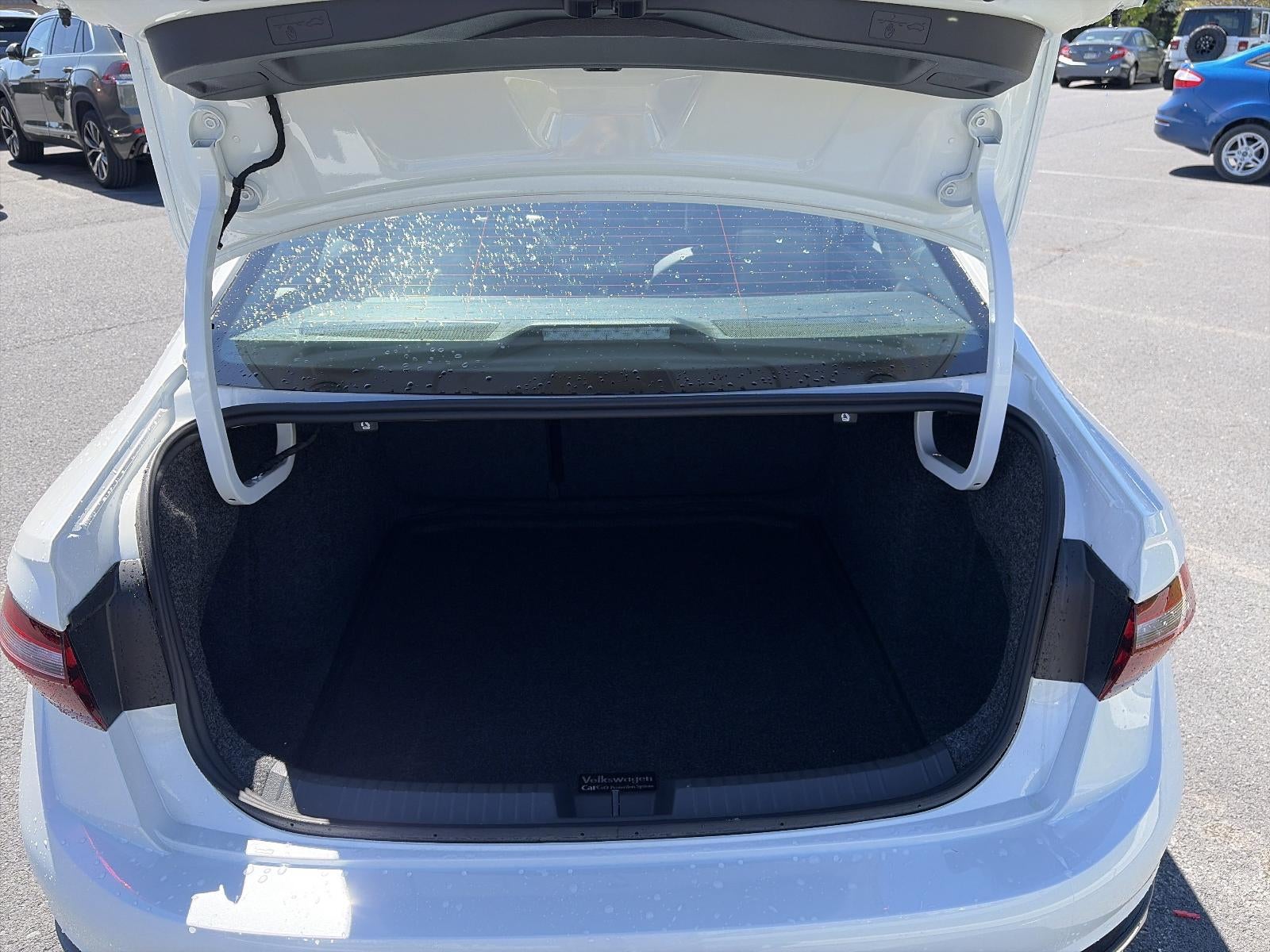 2025 Volkswagen Jetta SEL Auto