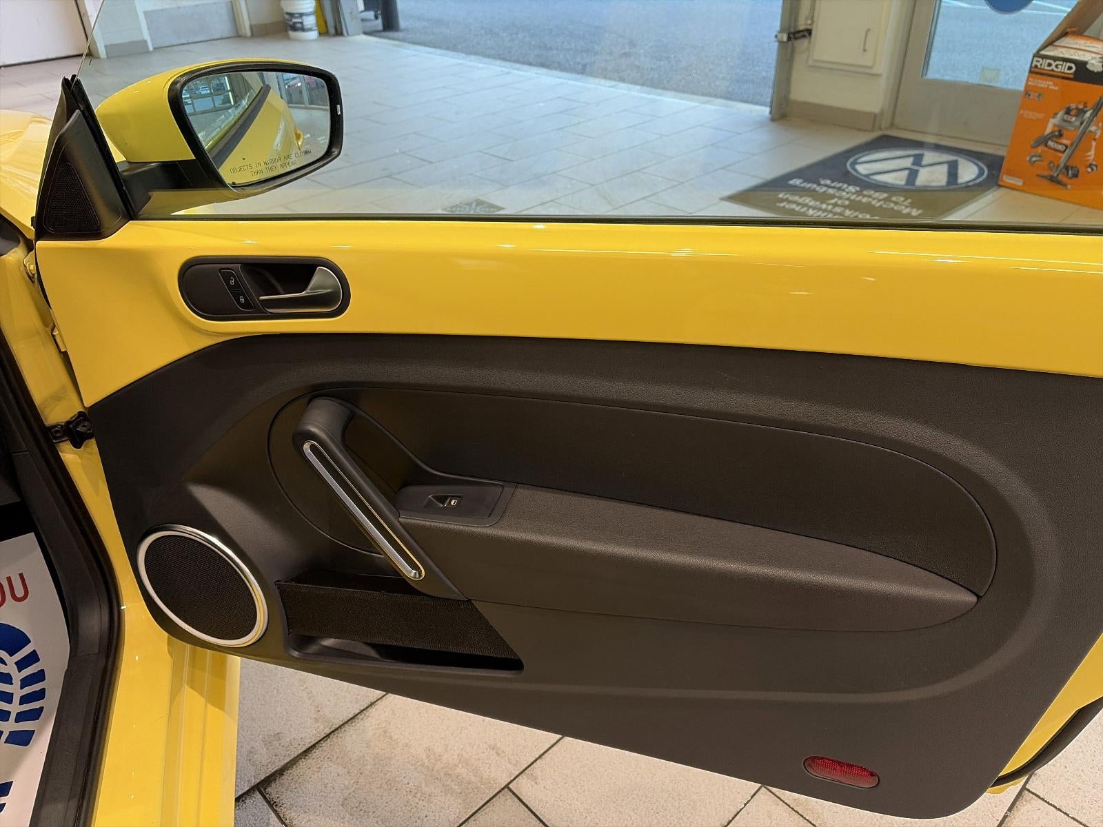 2013 Volkswagen Beetle 2dr Man 2.5L PZEV