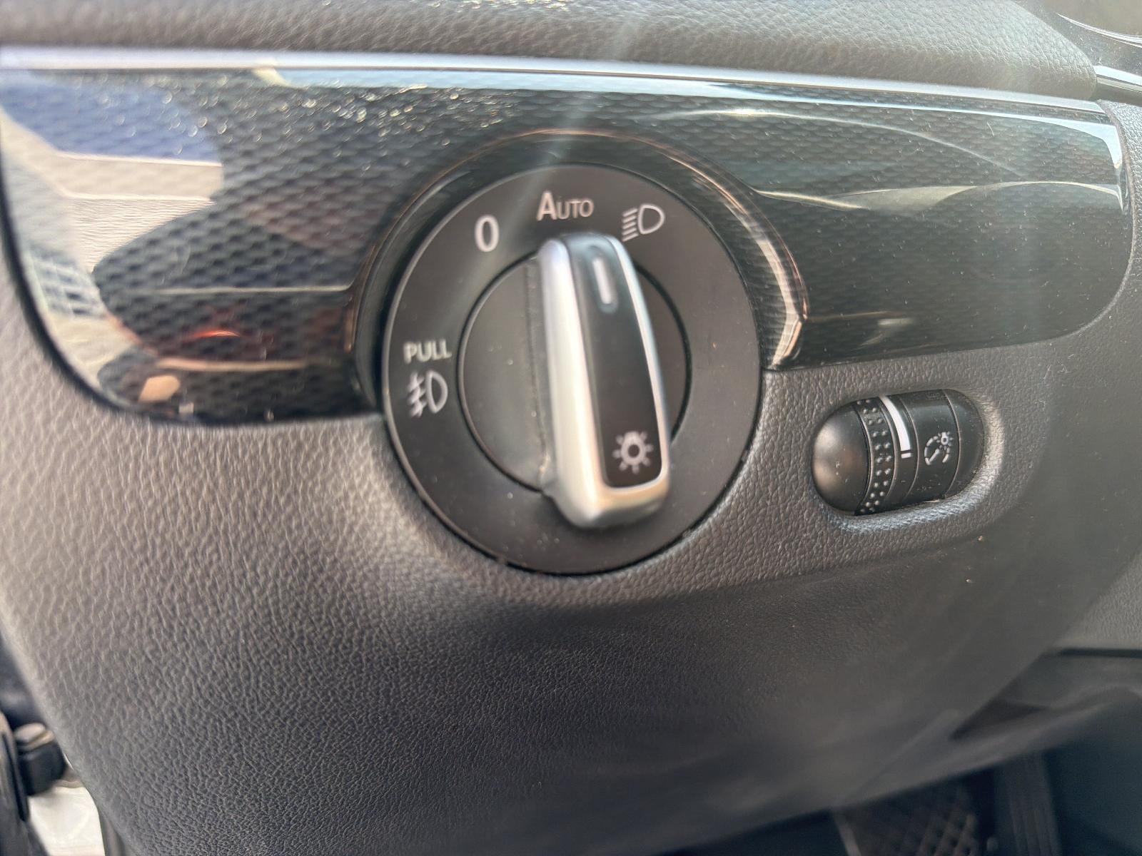 2016 Volkswagen Jetta 4dr Auto 1.8T SEL PZEV Sedan