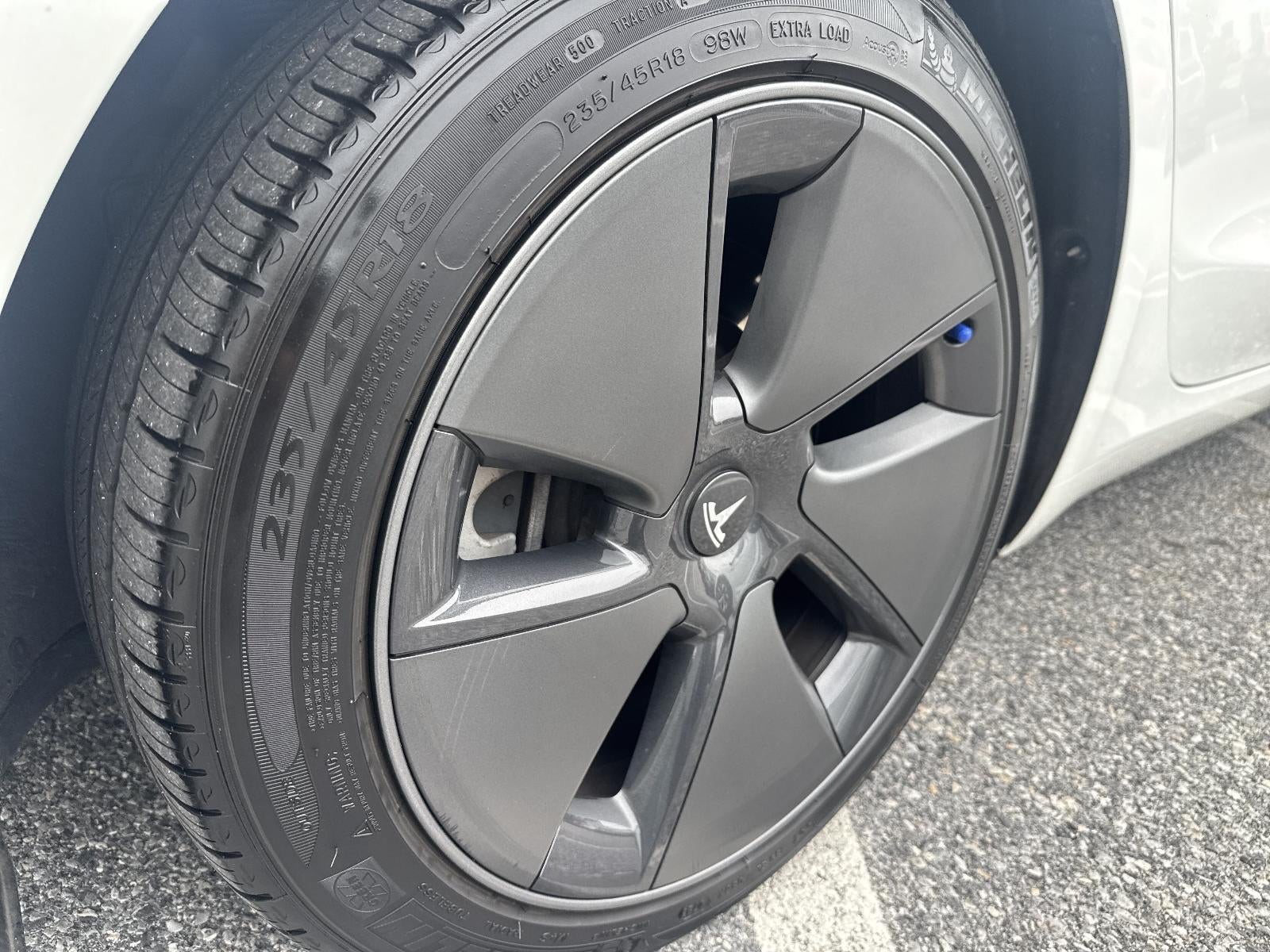 2023 Tesla Model 3 RWD