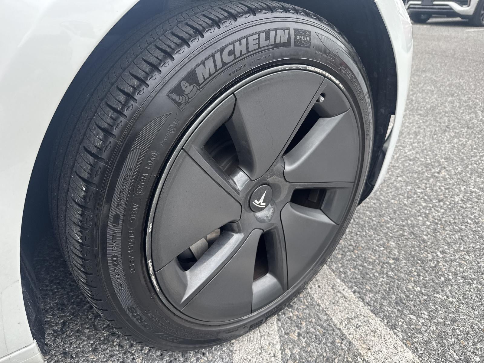 2023 Tesla Model 3 RWD