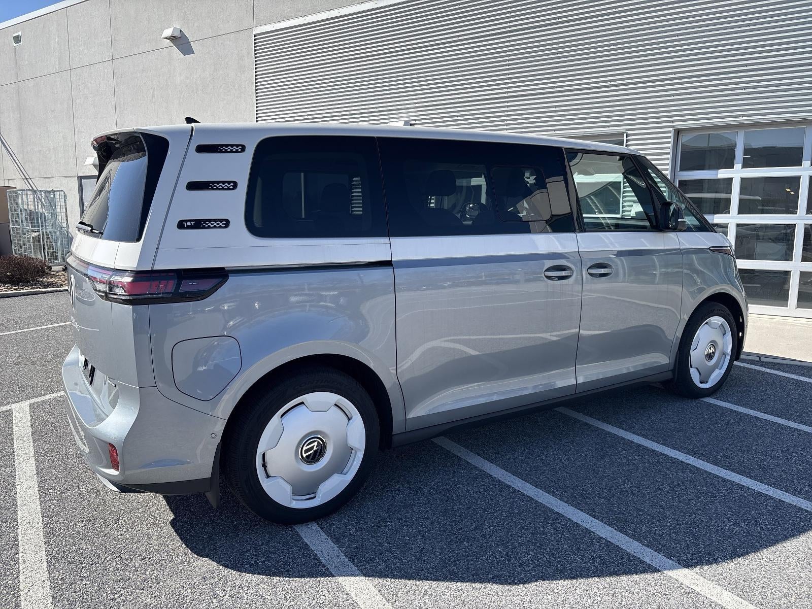 2025 Volkswagen ID. Buzz 1st Edition 4MOTION w/Two-Tone