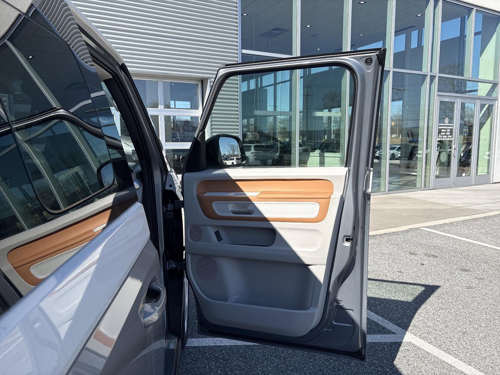 2025 Volkswagen ID. Buzz 1st Edition 4MOTION w/Two-Tone