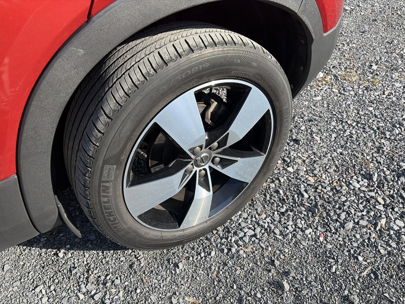 2021 Volvo XC40 T5 AWD Momentum