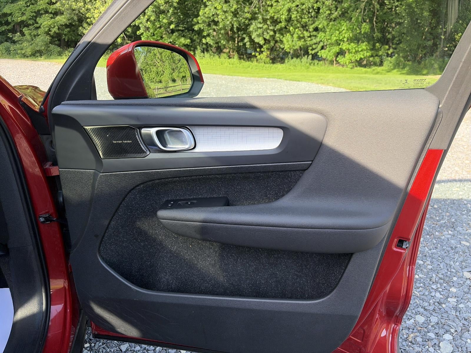 2021 Volvo XC40 T5 AWD Momentum